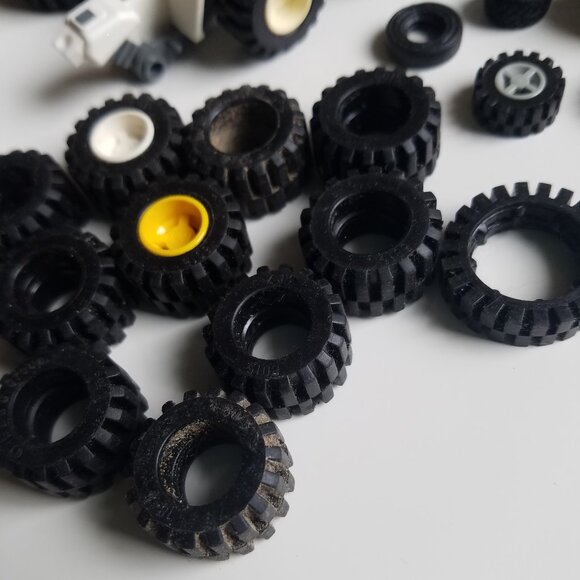Lego Miscellaneous Tires - Picture 9 of 14